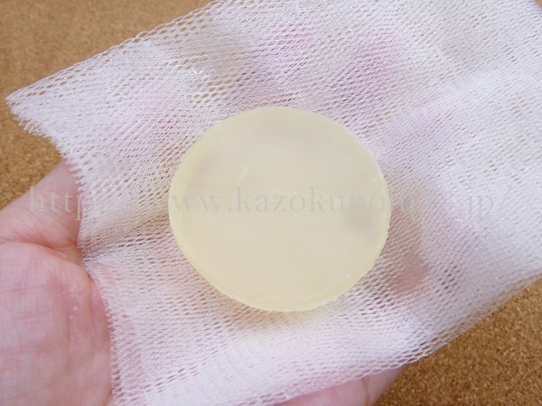 ヒーリングソープ一白桃(洗顔石けん)に含まれる月桃葉水はエイジング成分としても期待されている素材のようで、オーガニック基礎化粧品では欠かせないようです。