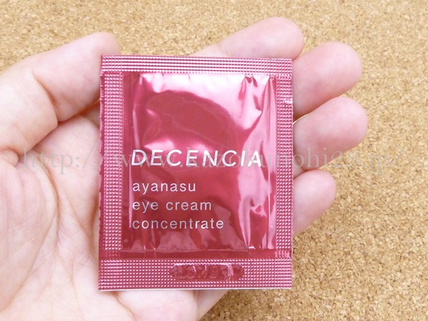 DECENCIA ayanasu eye cream concentrate ポーラから生まれた敏感肌用ブランド ディセンシアの年齢肌用スキンケア アヤナス化粧品。目元用クリームにはコンドロイチンが配合されています。