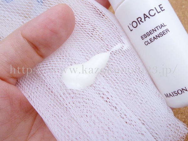 loracle essential cleanser　自然派基礎化粧品オラクルの洗顔料エッセンシャルクレンザー２５ｍｌの泡立ちと洗いあがりを写真付きで口コミ報告中。こちらもクレンジングとよく似ているどろっとした洗顔料です。