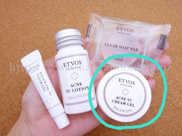 エトヴォス　薬用アクネVCクリームジェルは、写真左の丸いジャーに入っています。エトヴォスにバランシングラインお試しセットは、ネット購入できます。