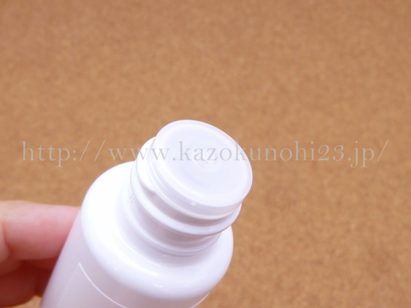 松山油脂の製造したロフトオリジナル基礎化粧品オルタナティブの化粧水の肌なじみを写真付きで口コミ報告します。
