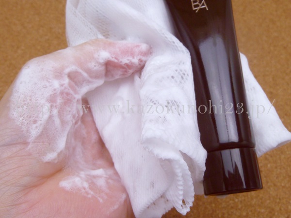 ポーラBAスキンケアの洗顔料の泡立ちについて、画像は少し水少なめになってます。
