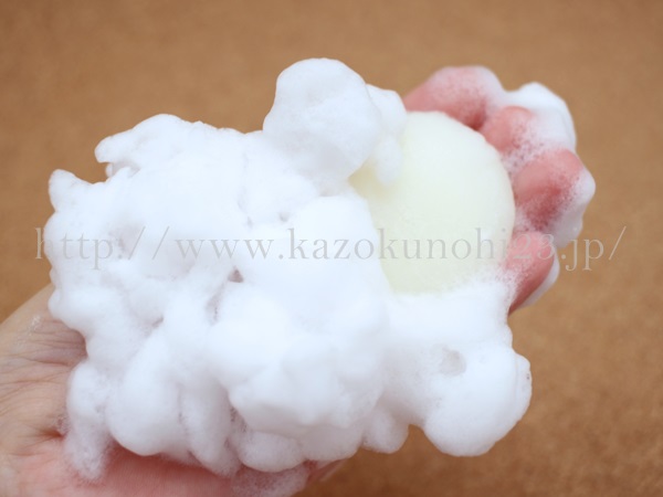 koseコーセー化粧品の販売しているＭＡＩＨＡＤＡ肌潤石鹸 泡立ちを写真付きで口コミ報告します。