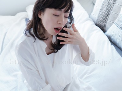 大人ニキビは寝不足が原因？睡眠と肌荒れの関係を徹底解説！睡眠不足と吹き出物について。