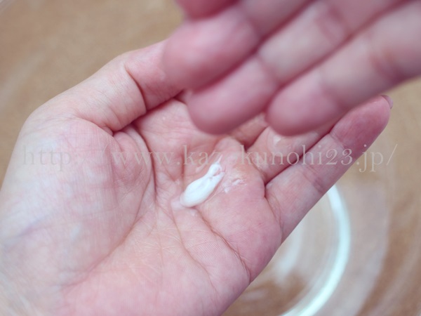 ドモホルンリンクルの洗顔石鹸1回目の洗顔では油分を落としていきます。