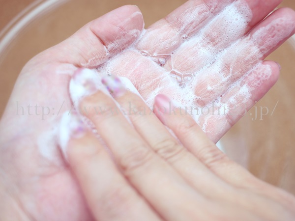 ドモホルンリンクルの洗顔石鹸というのは、フォーム状の洗顔なのですが、2回洗いが推奨されています。