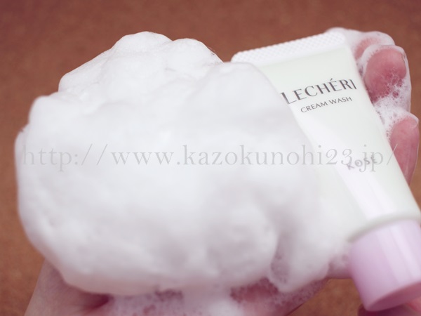 kose化粧品ルシェリ クリームウォッシュ(洗顔料)はふわふわの泡ができました。